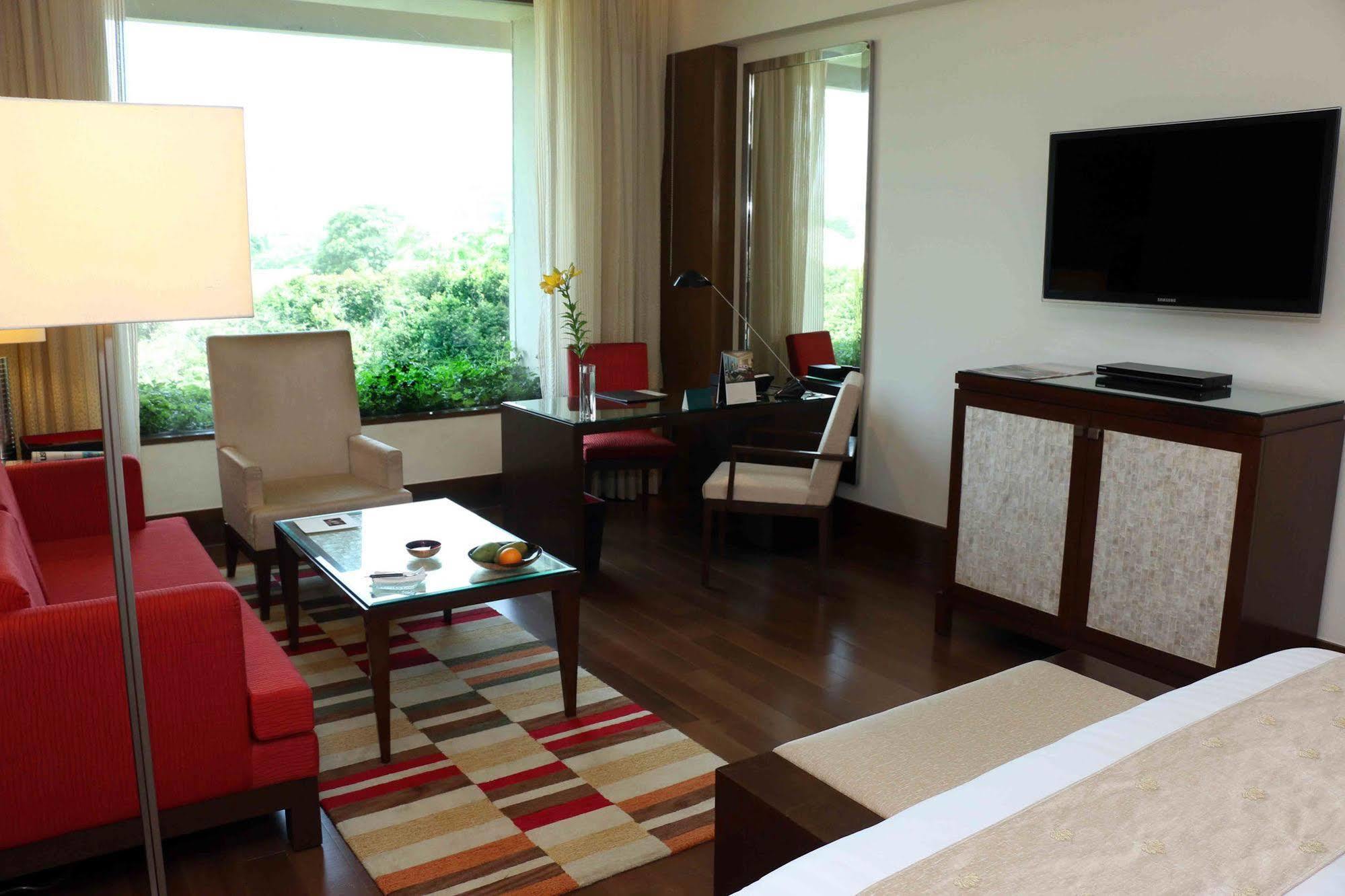 The Oberoi Gurgaon Hotel Exterior photo