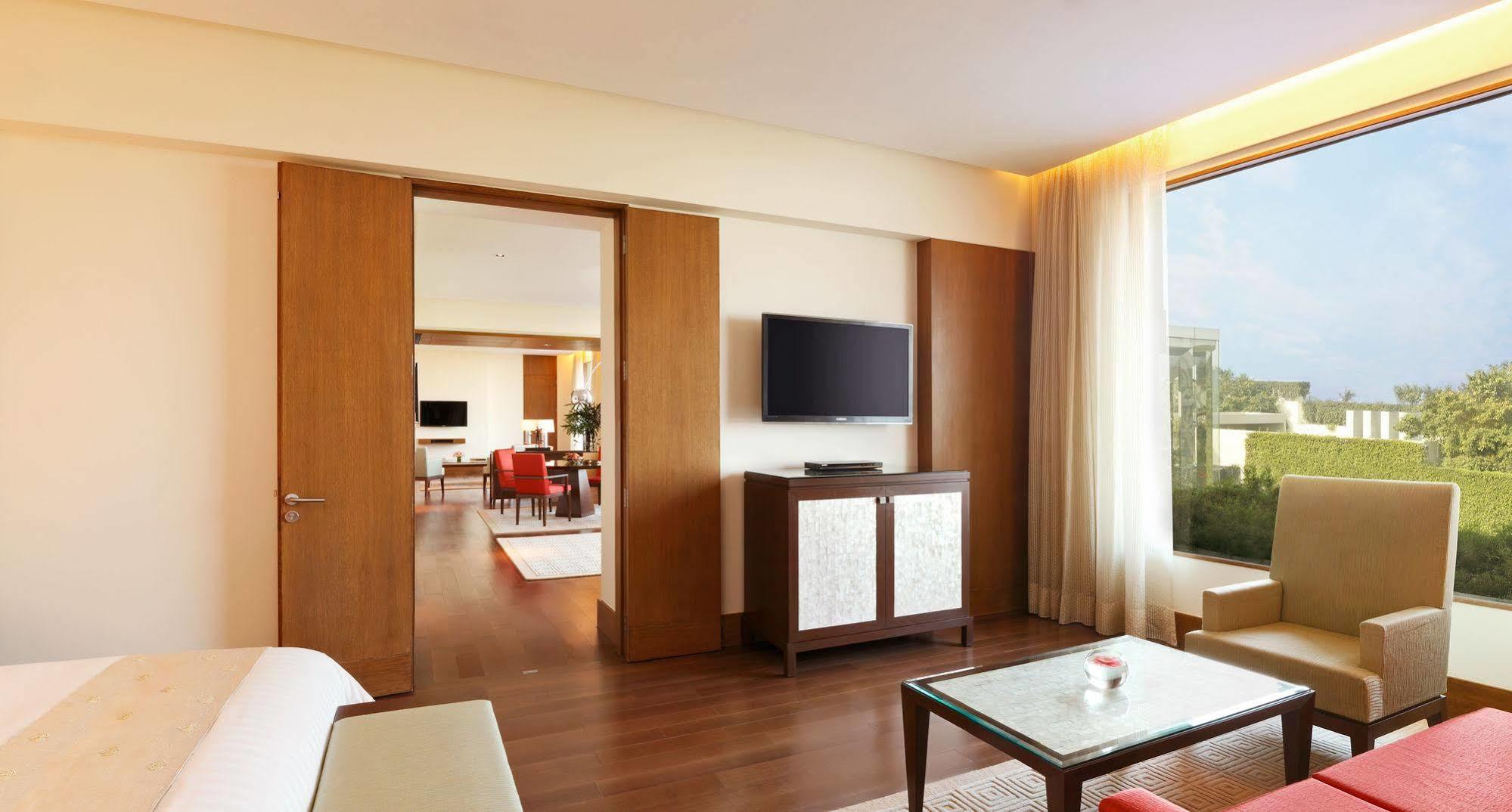 The Oberoi Gurgaon Hotel Exterior photo