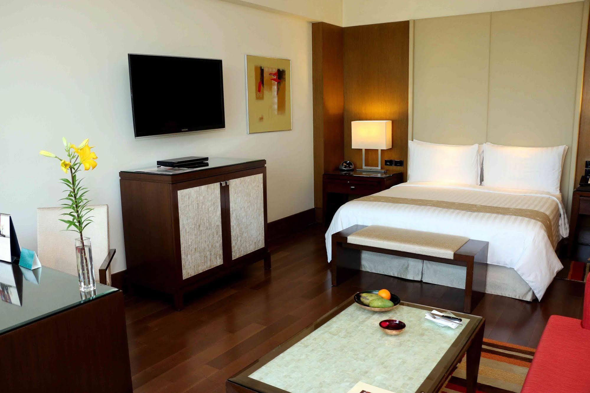 The Oberoi Gurgaon Hotel Exterior photo
