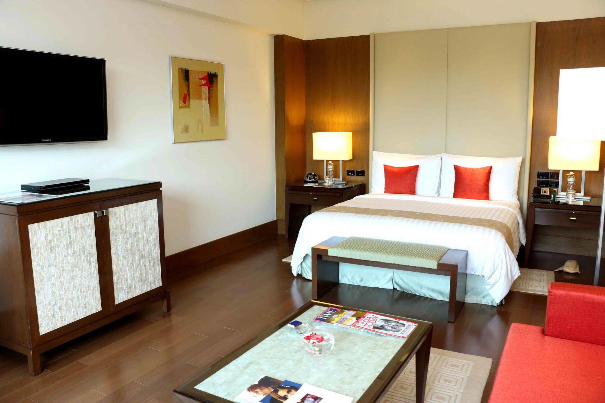 The Oberoi Gurgaon Hotel Exterior photo