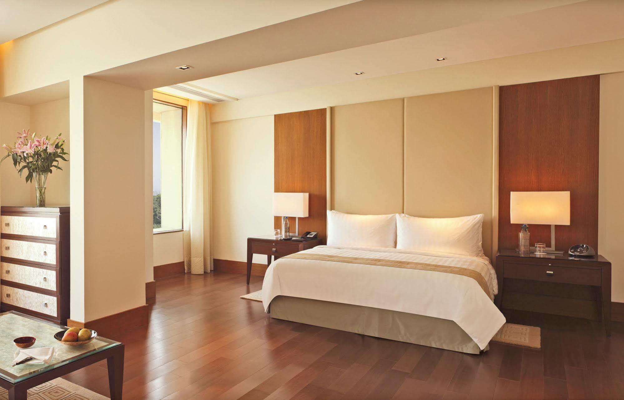 The Oberoi Gurgaon Hotel Exterior photo
